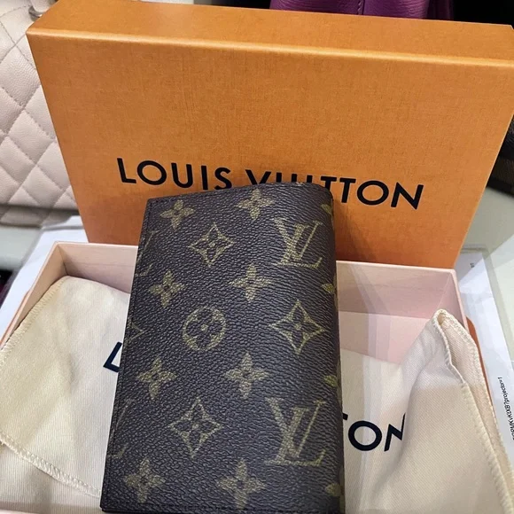 SOLD!Louis Vuitton Monogram Passport wallet! Brand new - Picture 1 of 10